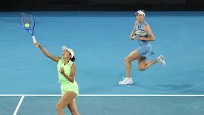 霍姆斯遮天大帽拒绝小波特 布劳恩快速打反击上篮命中